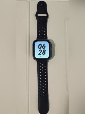Apple Watch SE (1st) 44mm - Cellular UNLOCKED